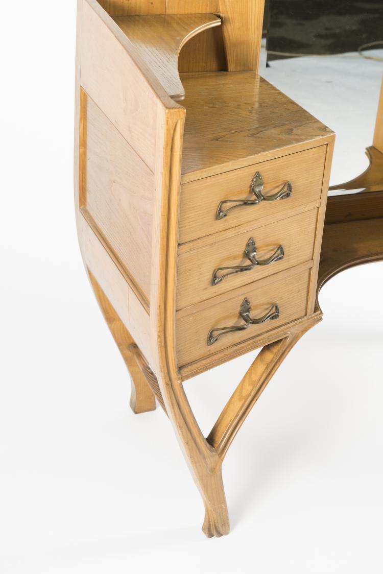 Bild 3 zu Objekt, Dresser, c. 1900, Belgien, 144B 532