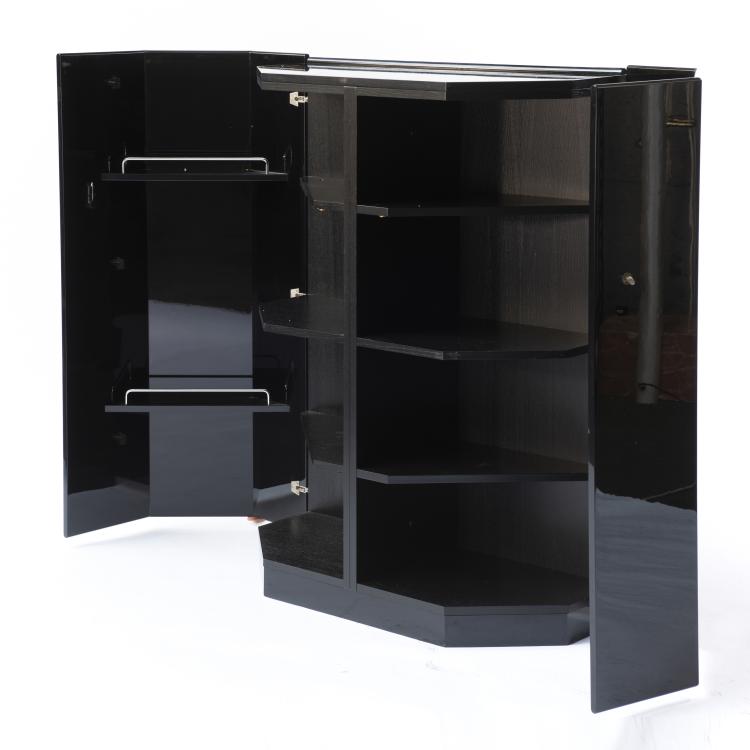 Bild 1 zu Objekt, Lacquer cabinet, c. 1980, Kazuhide Takahama, Simon Gavina, Mailand, 143B 467