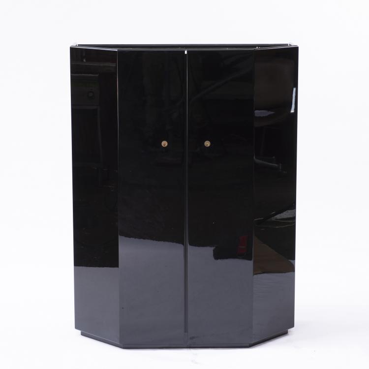 Bild 2 zu Objekt, Lacquer cabinet, c. 1980, Kazuhide Takahama, Simon Gavina, Mailand, 143B 467
