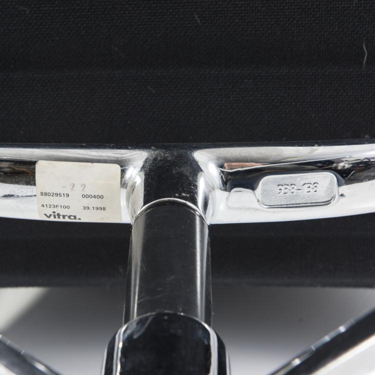 Bild 7 zu Objekt, Armlehnstuhl 'Aluminium Group', 1958, Vitra Design, Weil am Rhein, 143B 355